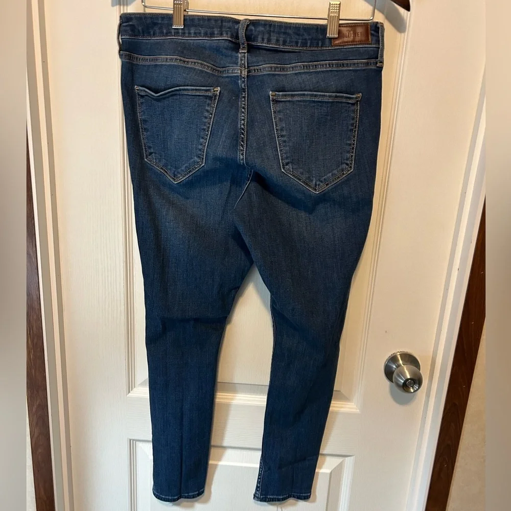 Hollister Ripped Curvy Mid-Rise Super Skinny Jeans - Dark Blue - Size 13S 31/26 - Picture 3 of 10